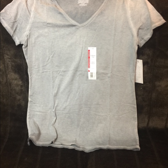 ❤️ Bundle Me ❤️ V-Neck Tee Semi-Fitted - Gray - Picture 3 of 3